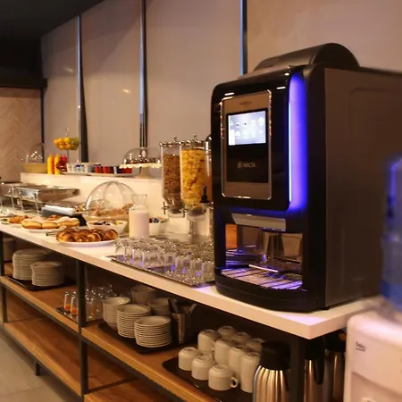 מלון Gold Jet 4*