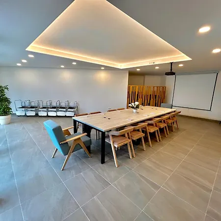 מלון Gold Jet 4*